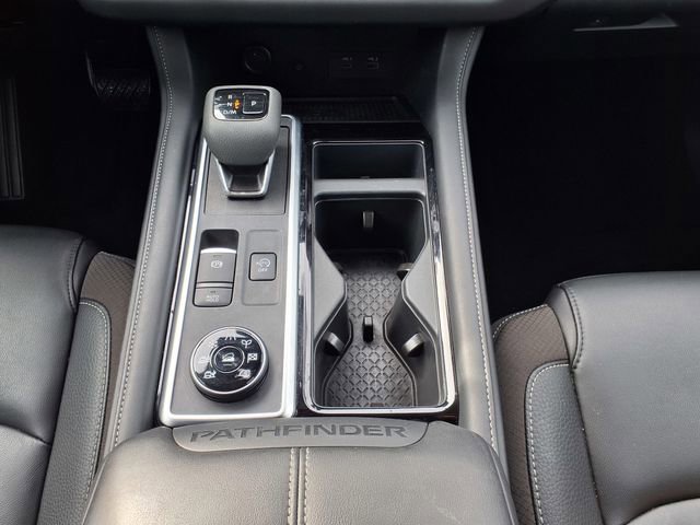 Used 2025 Nissan Pathfinder SL image 29