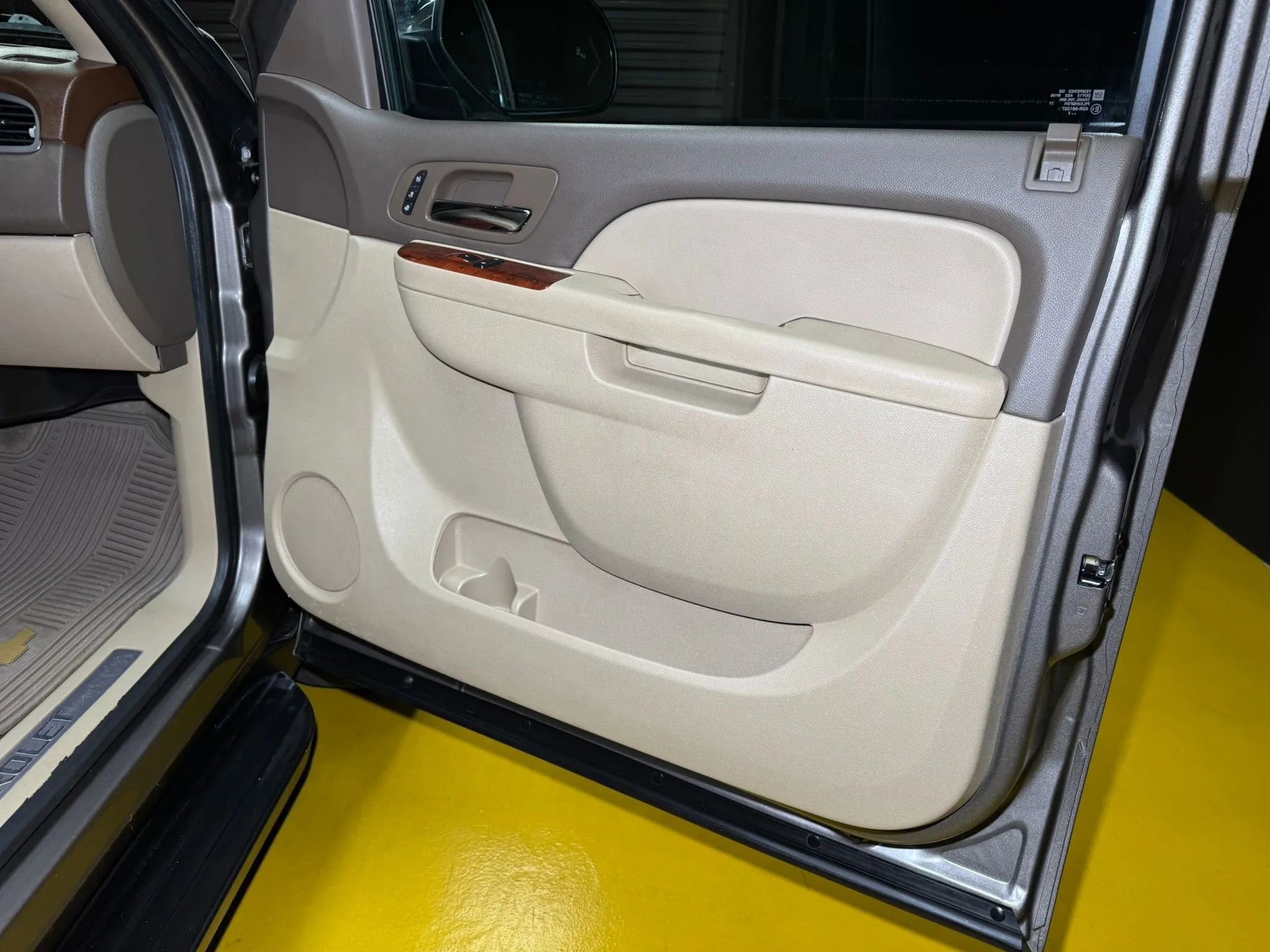 Used 2012 Chevrolet Suburban LTZ image 46