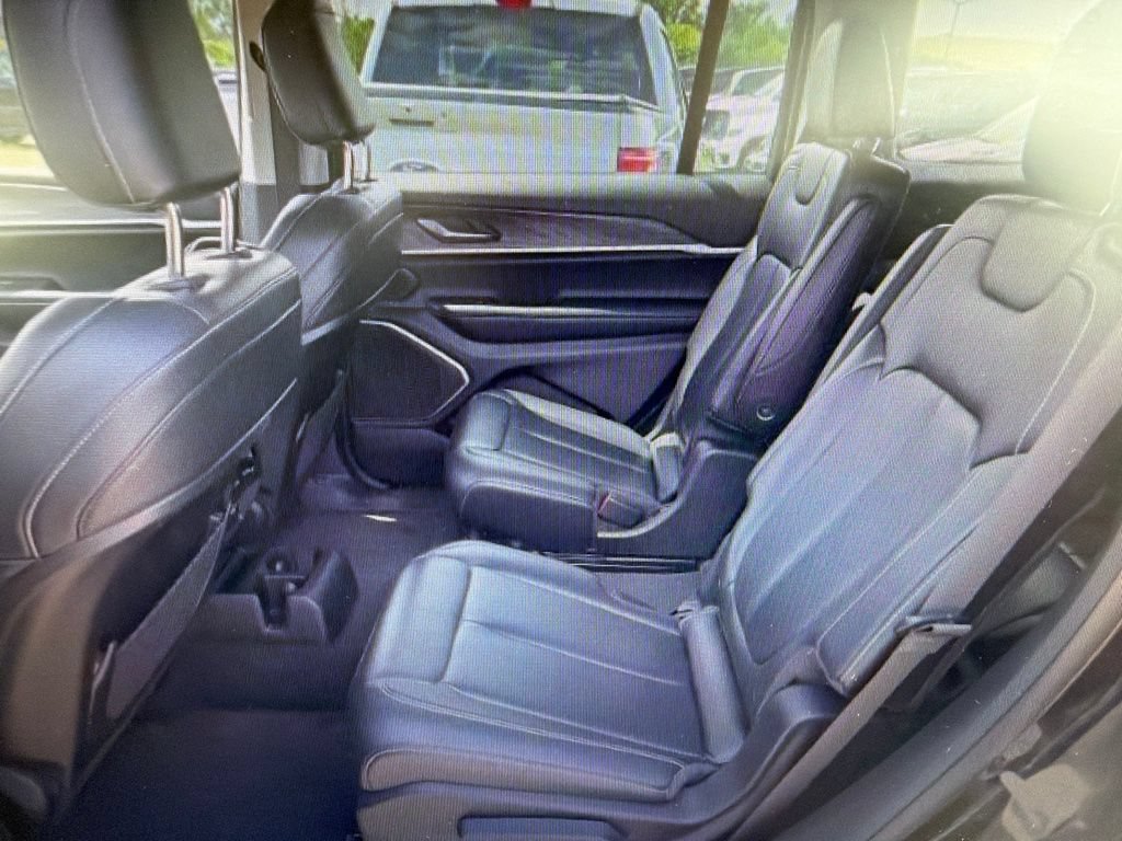 Used 2022 Jeep Grand Cherokee L Limited AWD/4WD image 13