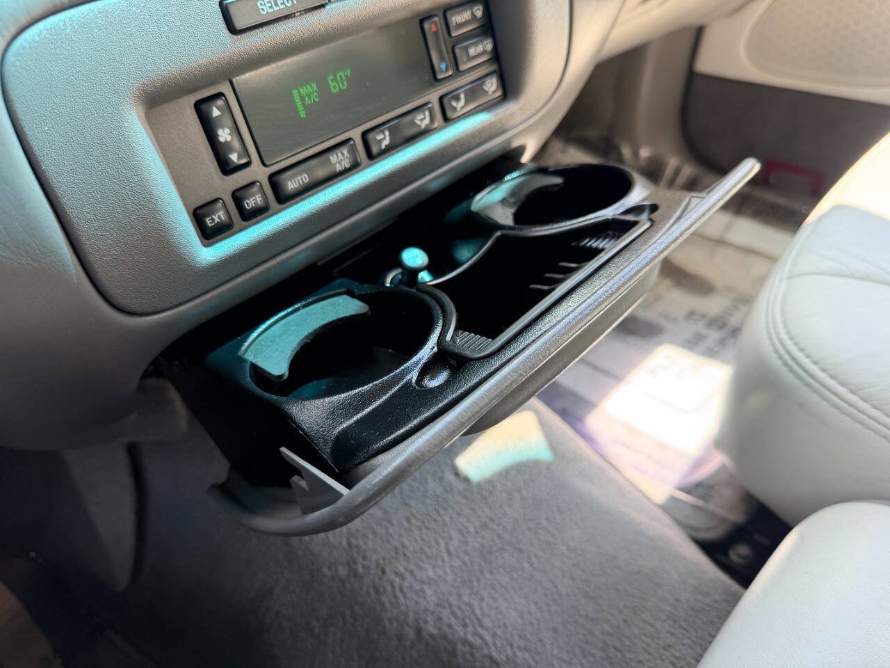 Used 2001 Lincoln Town Car Executive RWD image 29
