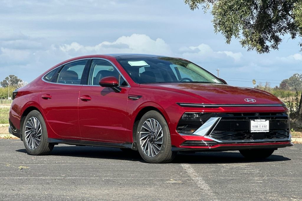 New 2025 Hyundai Sonata Limited image 2