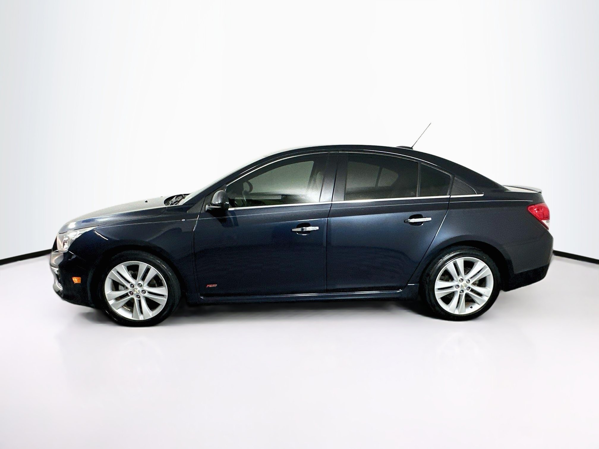 Used 2016 Chevrolet Cruze LTZ w/ Enhanced Safety Package FWD image 4