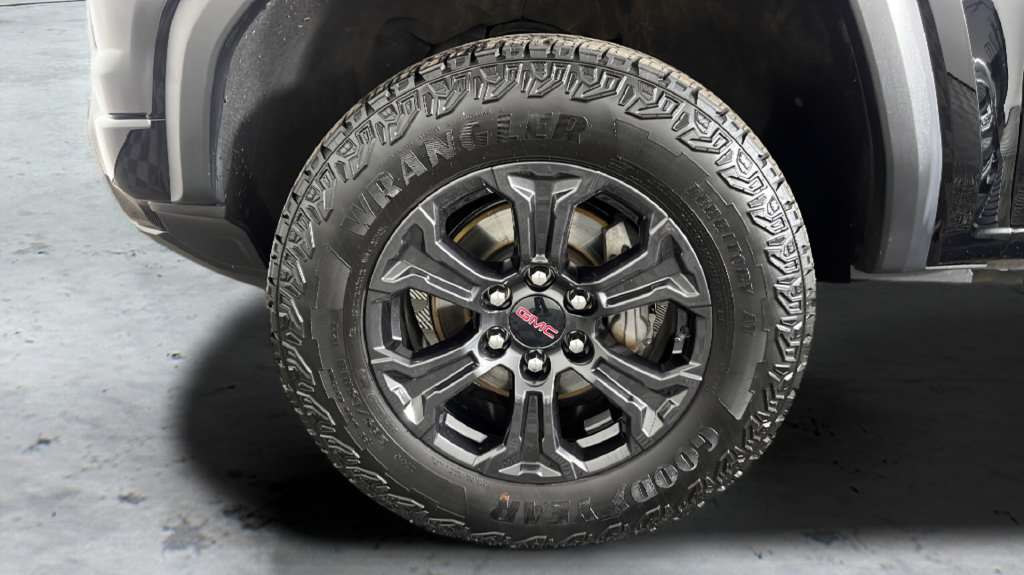 Used 2024 GMC Canyon Elevation w/ Elevation Premium Package AWD/4WD image 45