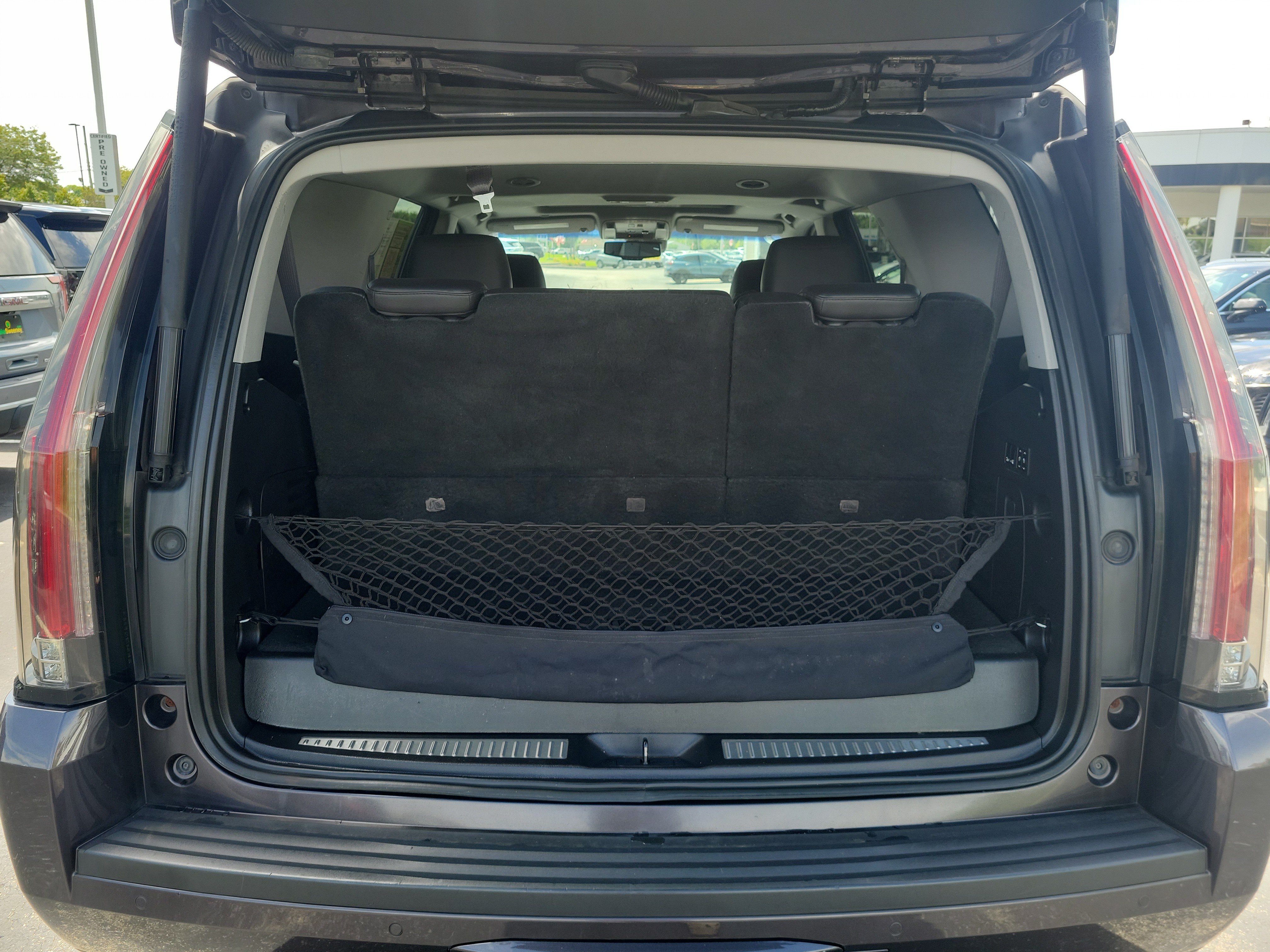 Used 2015 Cadillac Escalade Luxury AWD/4WD image 8