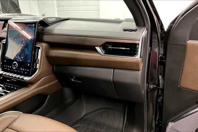 Used 2025 GMC Yukon XL Denali Ultimate w/ LPO, Floor Liner Package AWD/4WD image 19