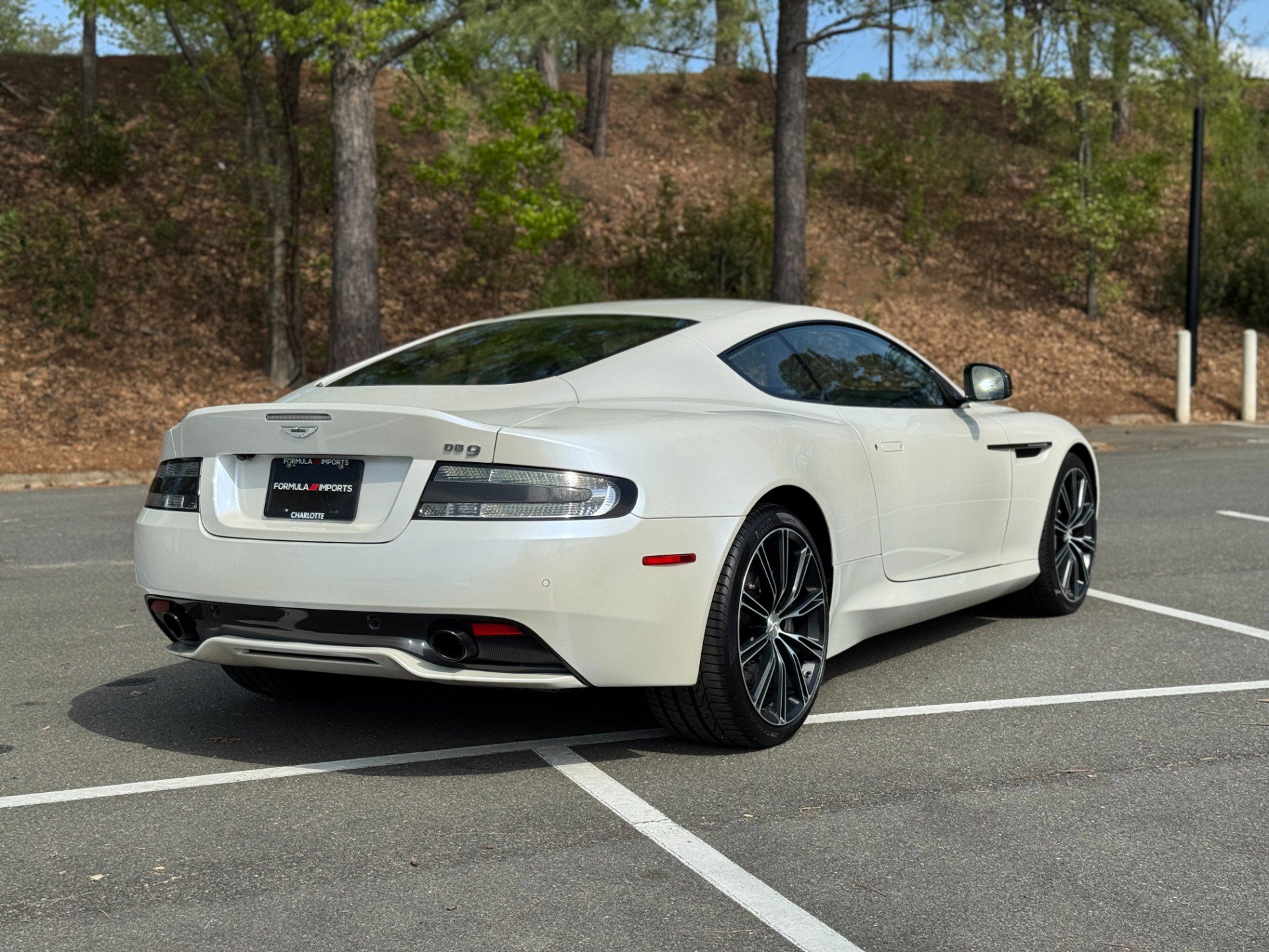 Used 2015 Aston Martin DB9 Coupe image 14