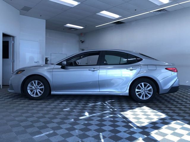 Used 2025 Toyota Camry LE image 12