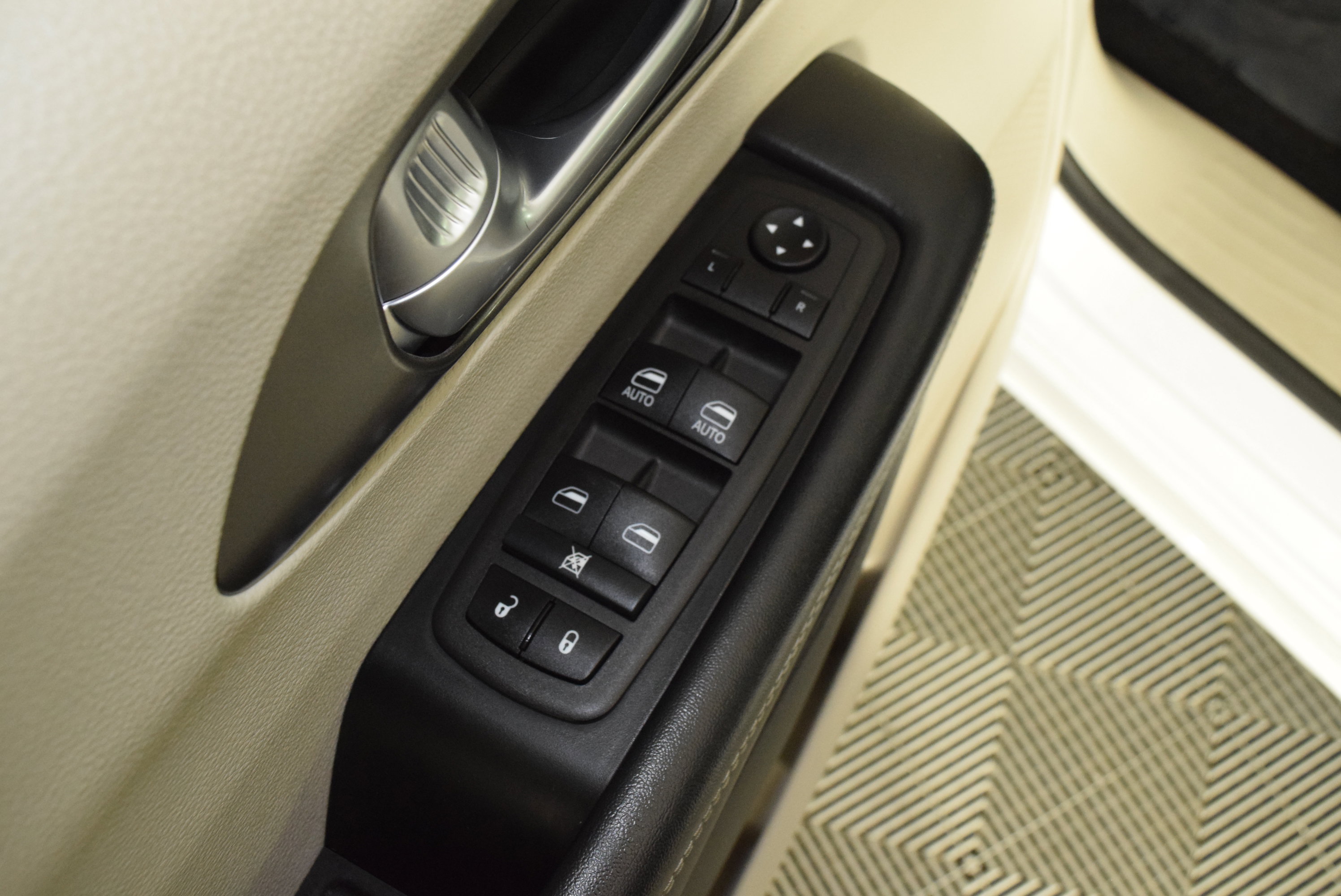 Used 2024 Chrysler Pacifica Touring-L image 23