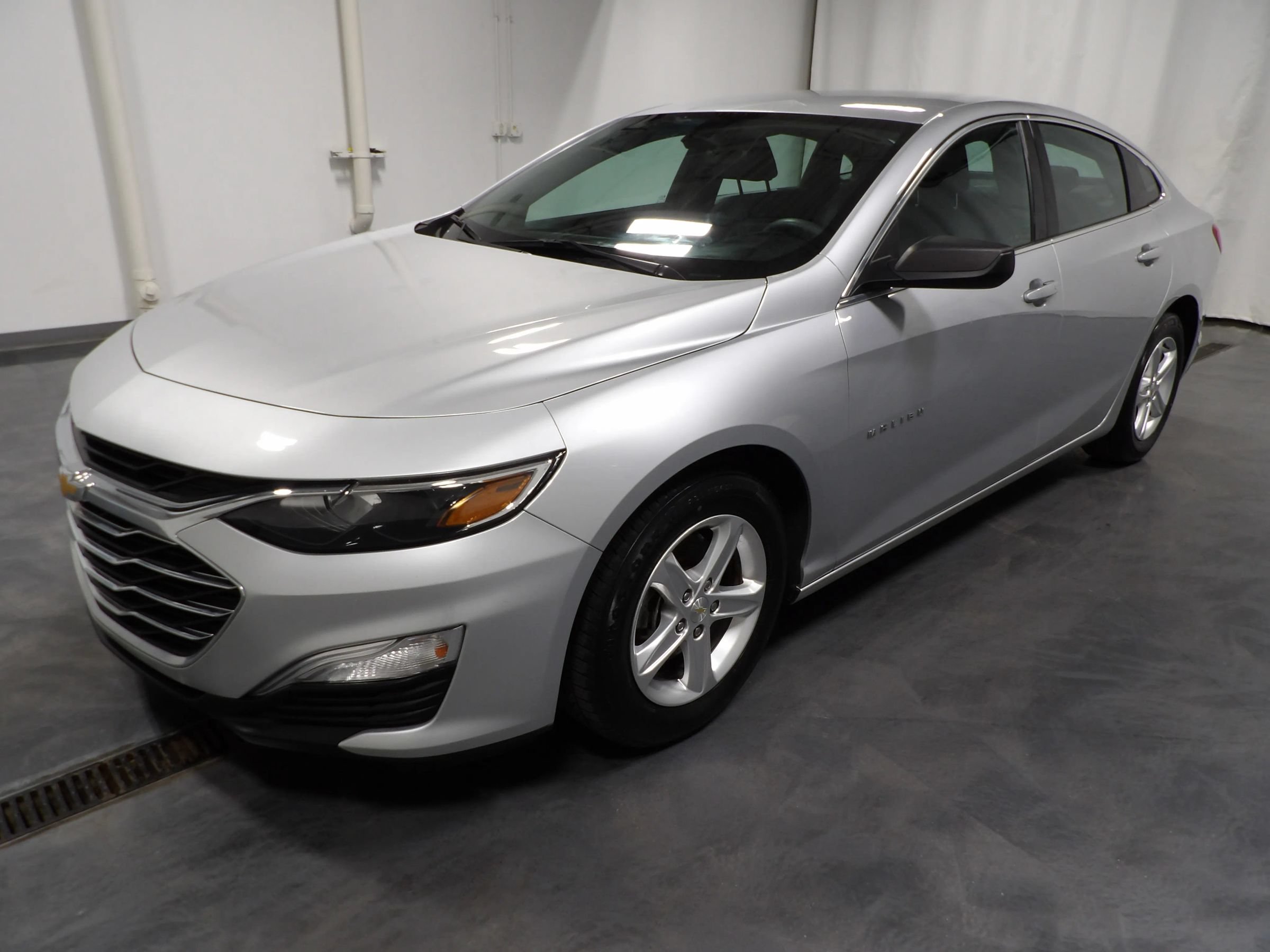 Used 2020 Chevrolet Malibu LS FWD image 3