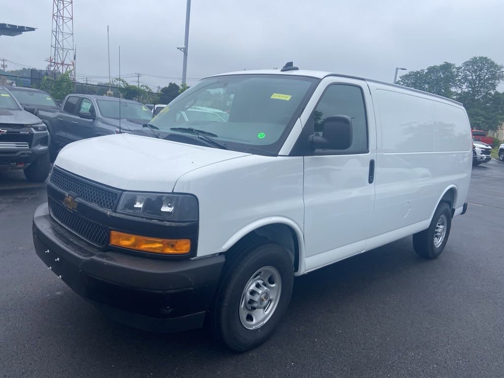New 2025 Chevrolet Express 2500 Work Van w/ Communications Package video 2