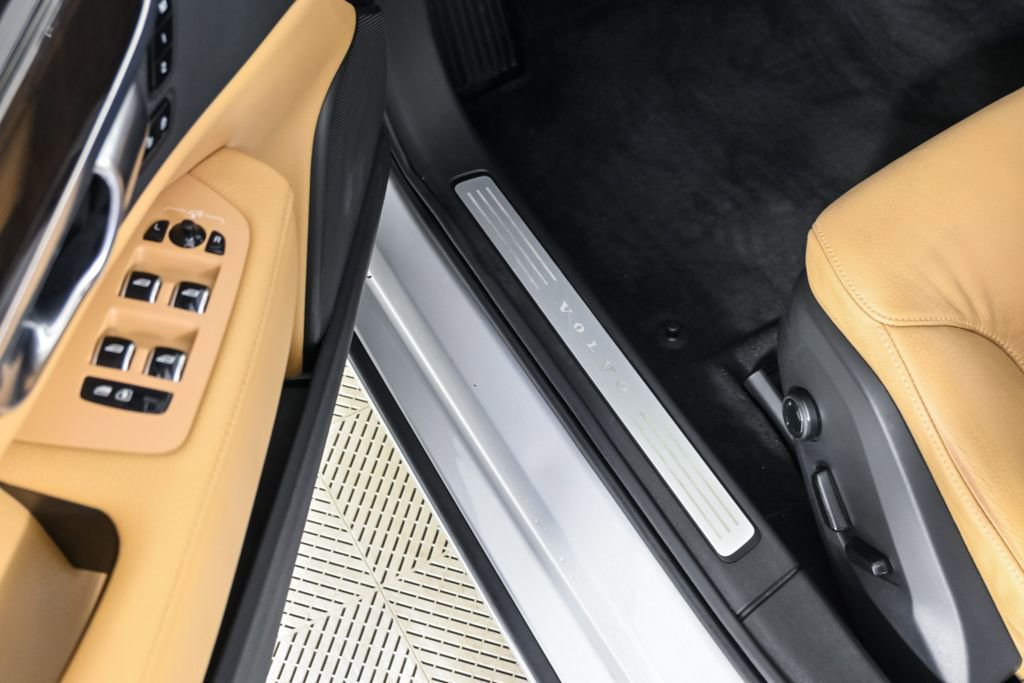 Used 2018 Volvo S90 T5 Momentum w/ Convenience Package image 8