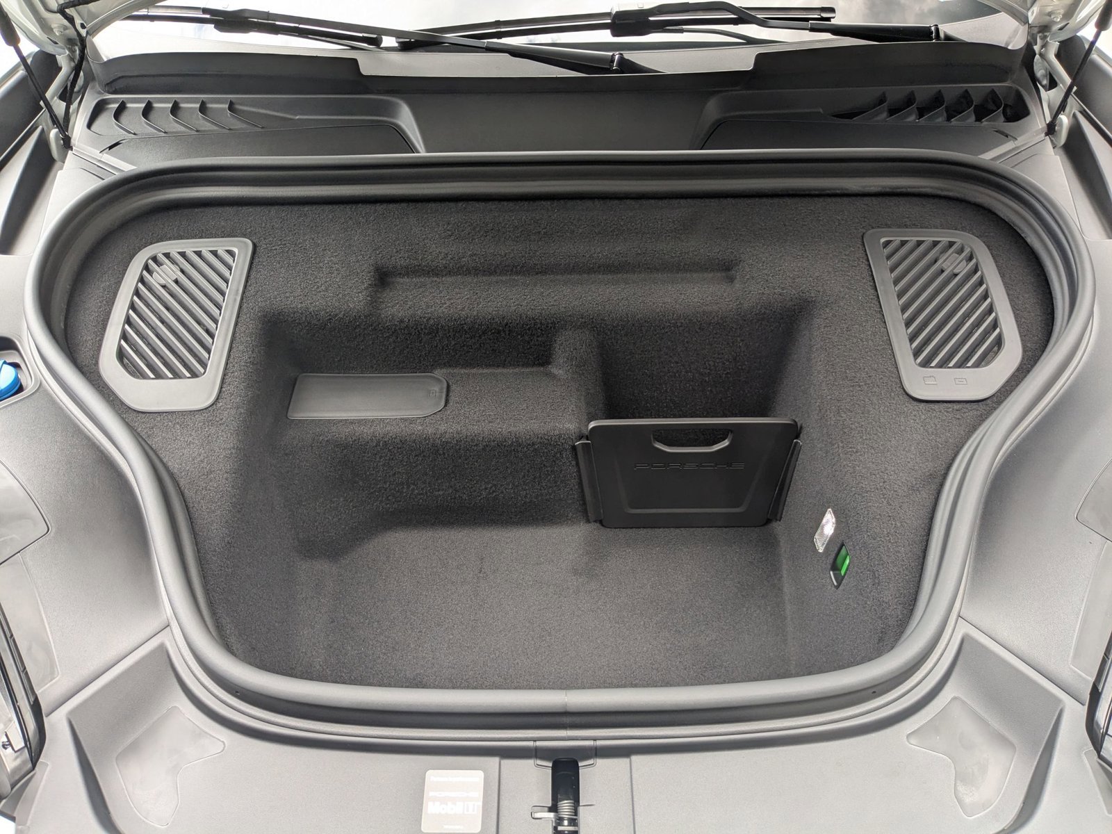 New 2025 Porsche Macan 4S Electric image 27