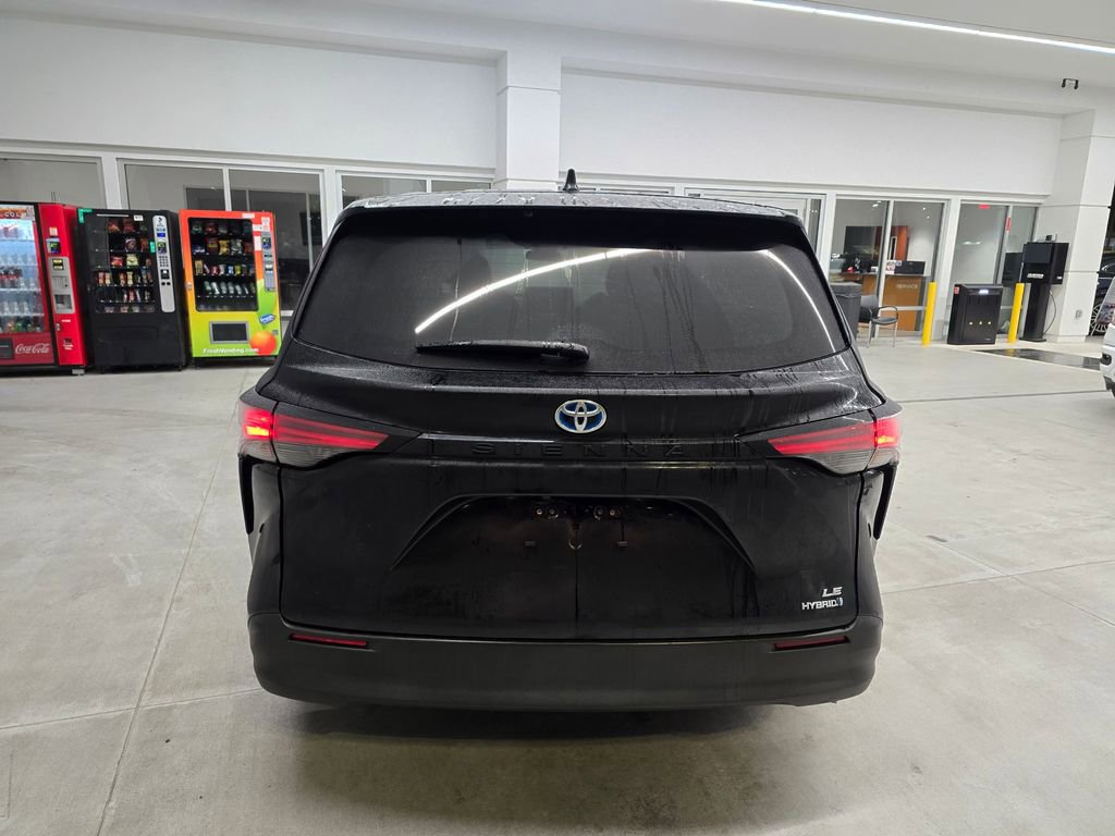 Used 2022 Toyota Sienna LE image 5