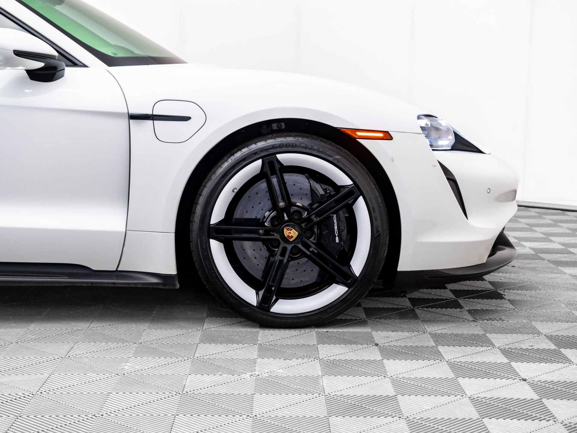 Used 2021 Porsche Taycan Turbo S image 36