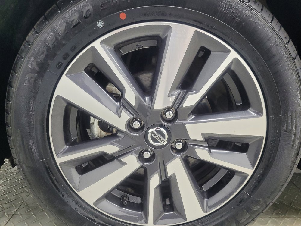 Used 2021 Nissan Versa SV image 31