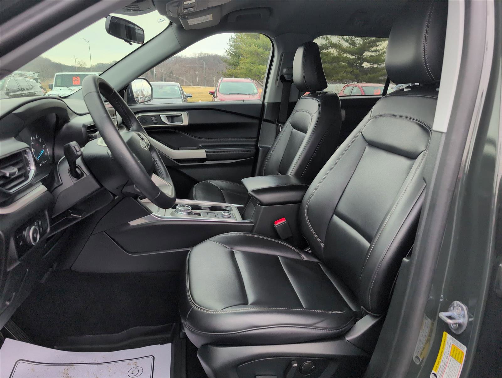 Used 2024 Ford Explorer XLT w/ Equipment Group 202A AWD/4WD image 13