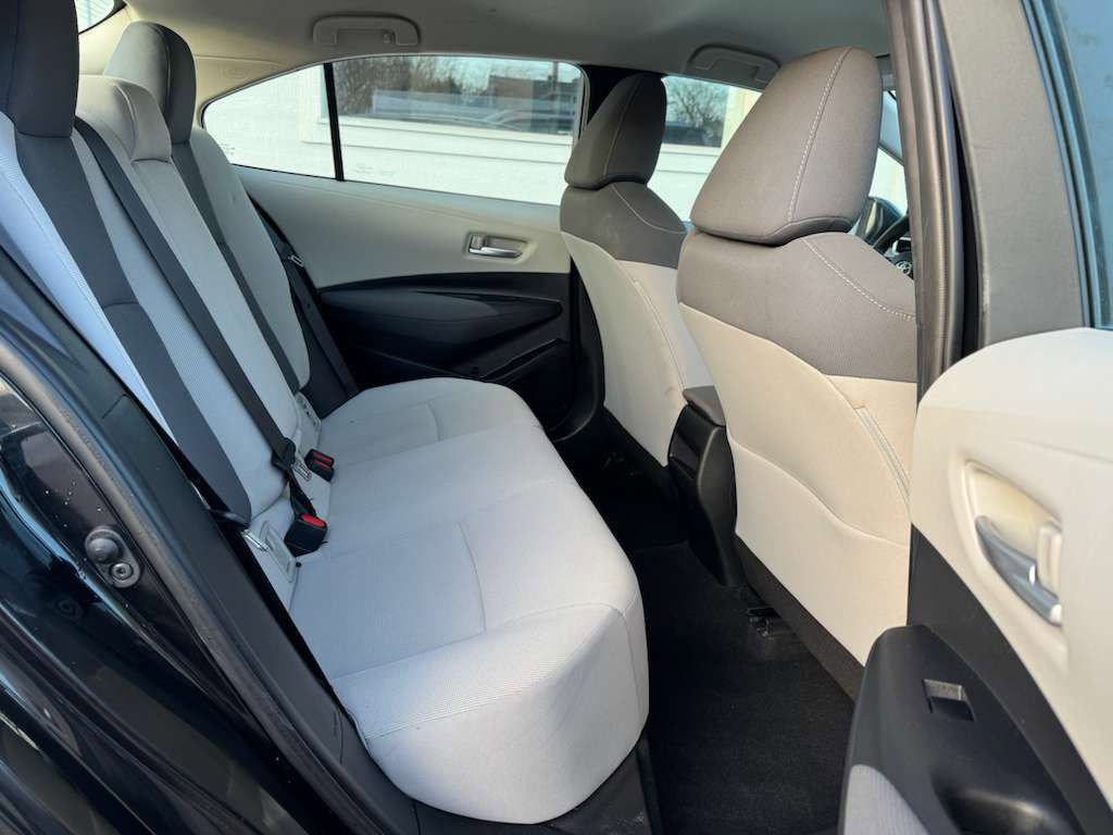 Used 2021 Toyota Corolla LE w/ Carpet Mat Package (TMS) image 17