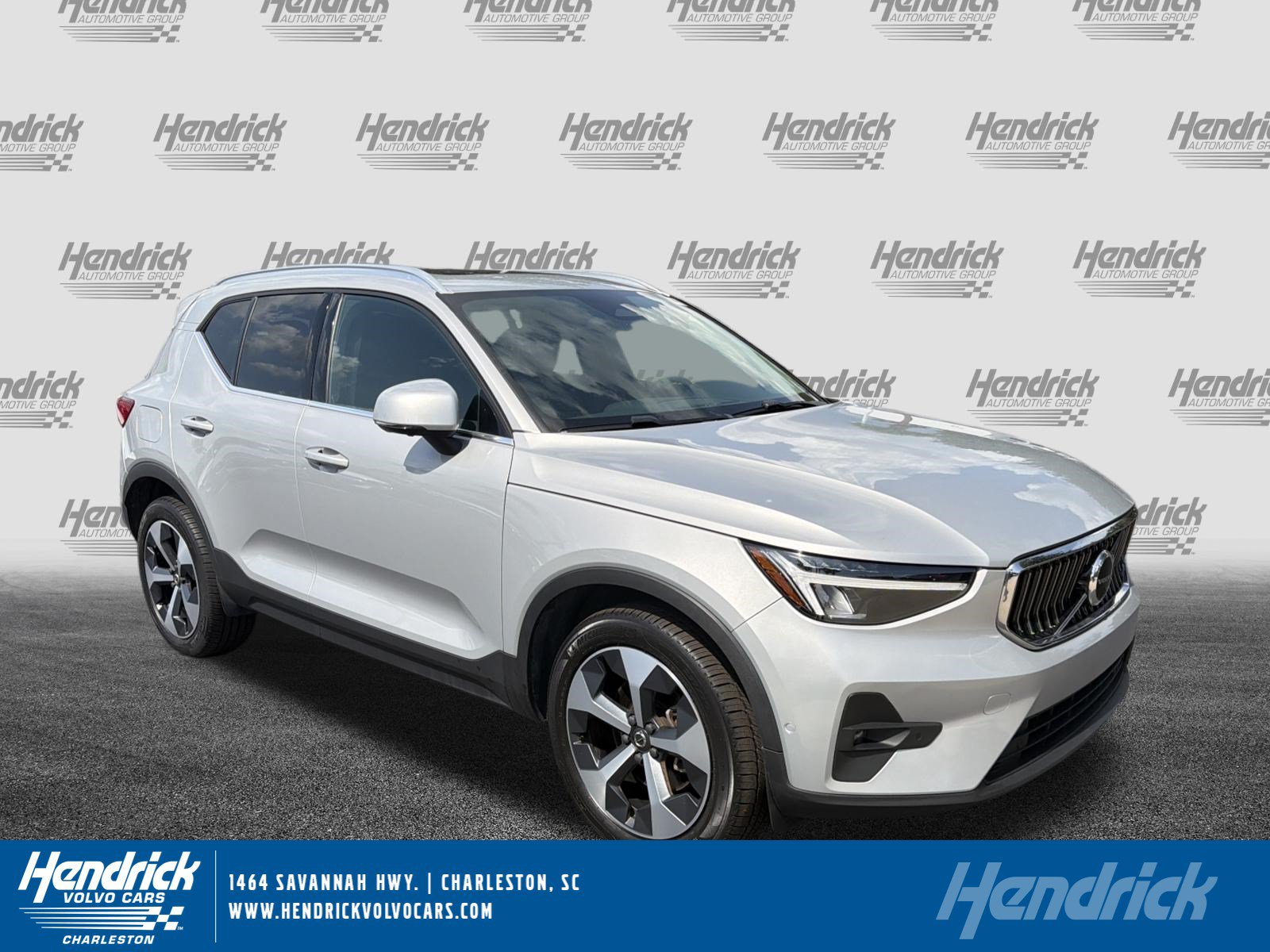 Certified 2023 Volvo XC40 B4 Plus w/ Driver Assist Package FWD image 1