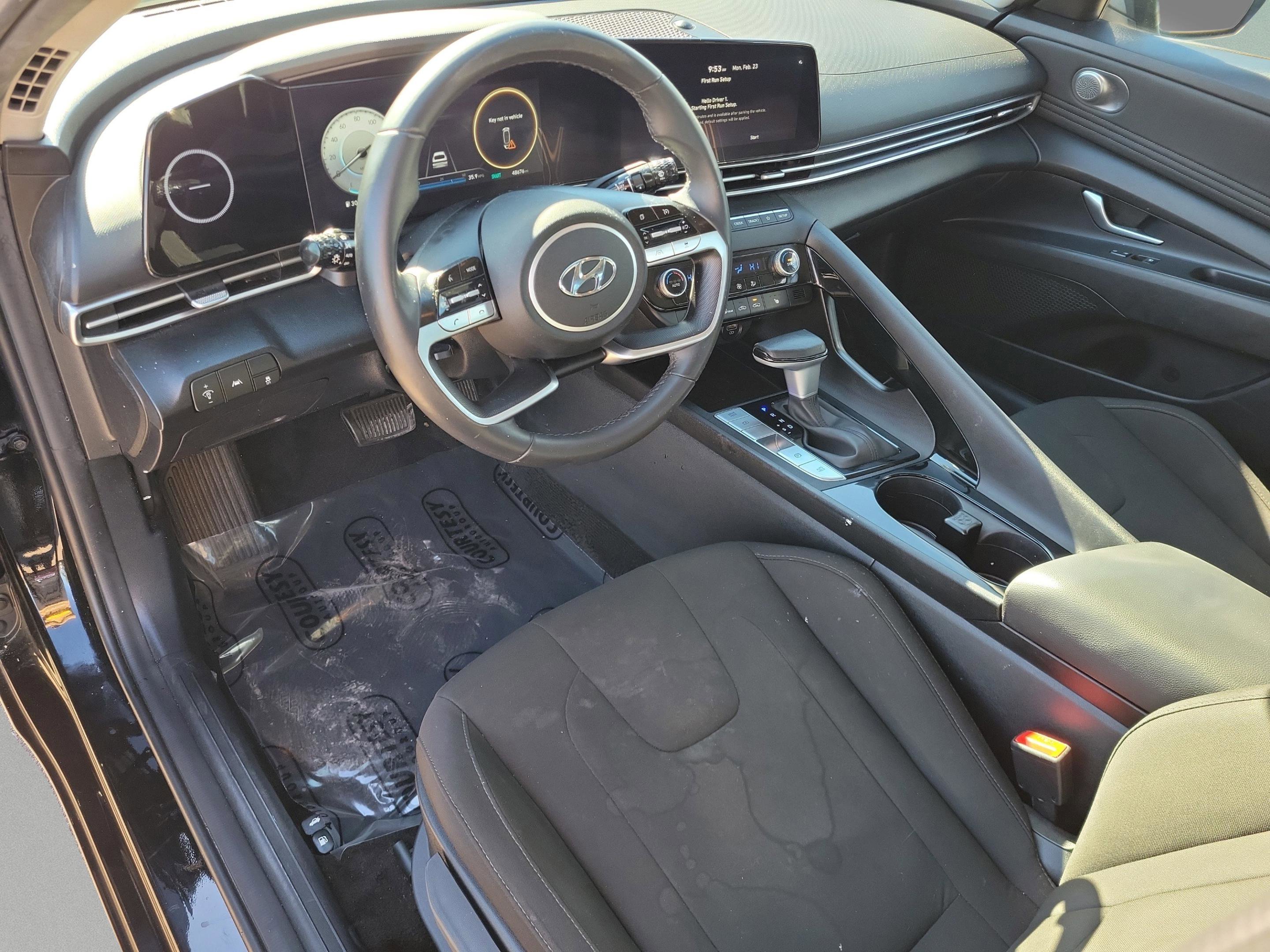 Used 2023 Hyundai Elantra SEL w/ Convenience Package image 14