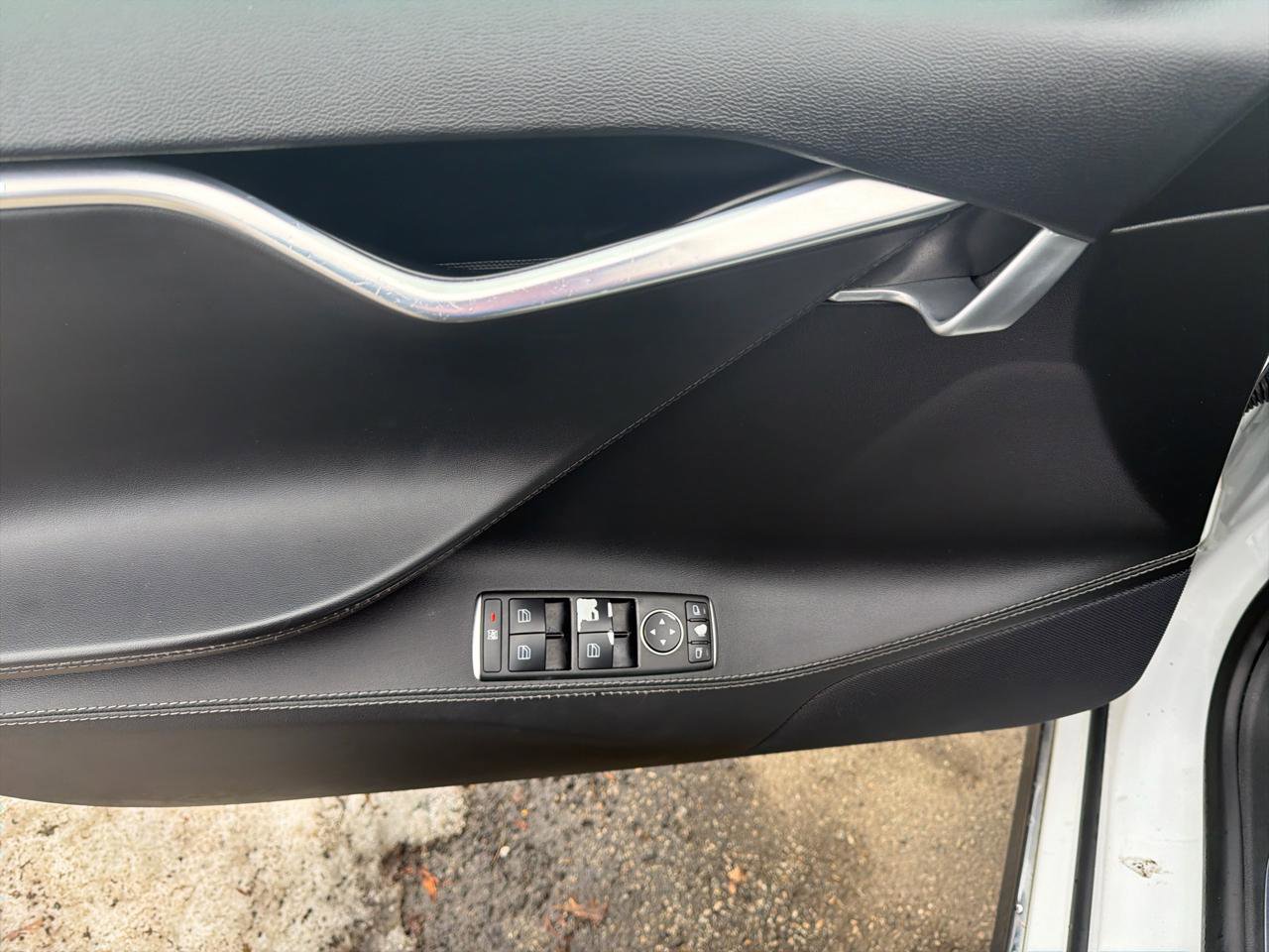 Used 2015 Tesla Model S 85D image 18