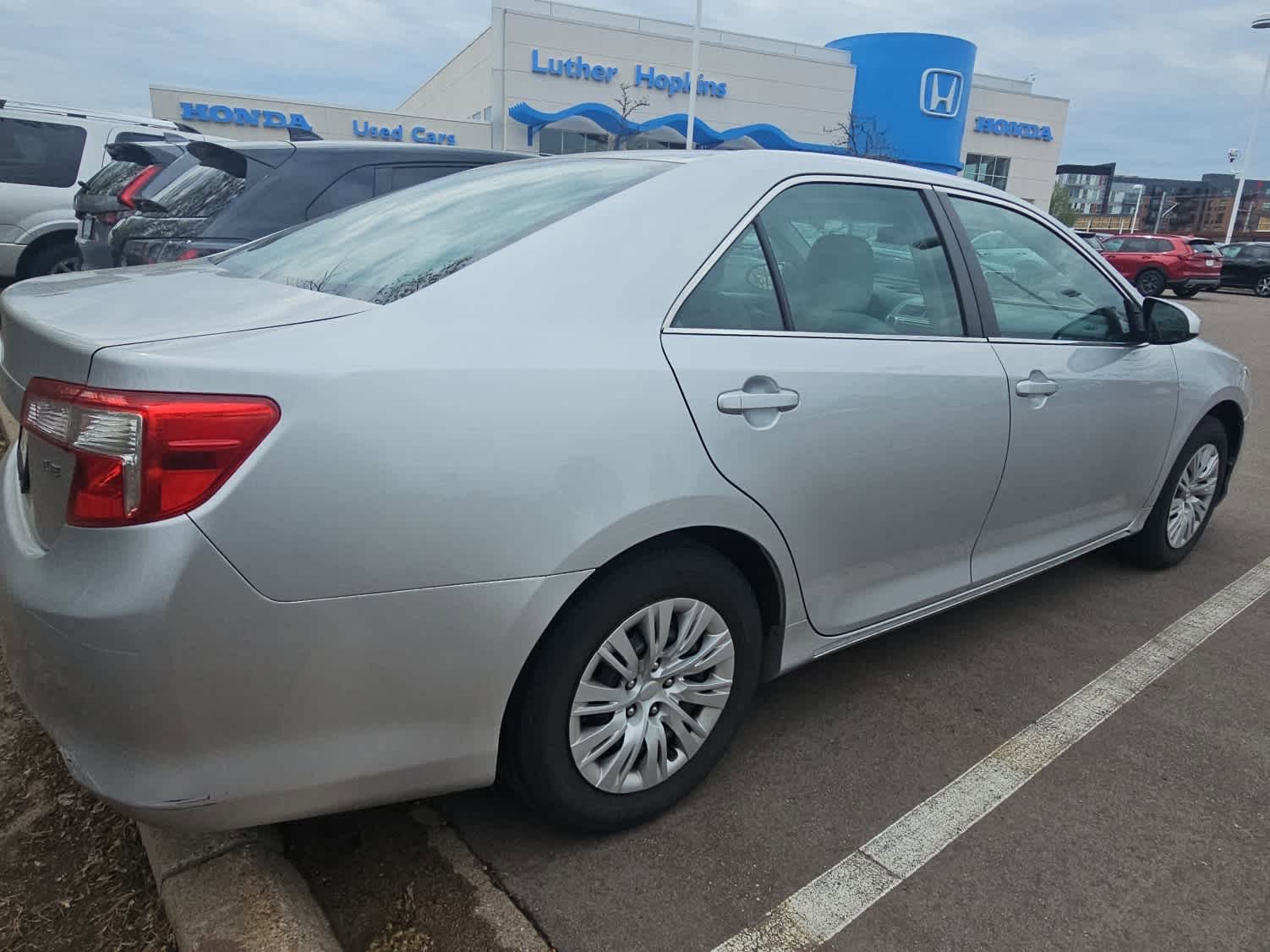 Used 2012 Toyota Camry LE FWD image 3