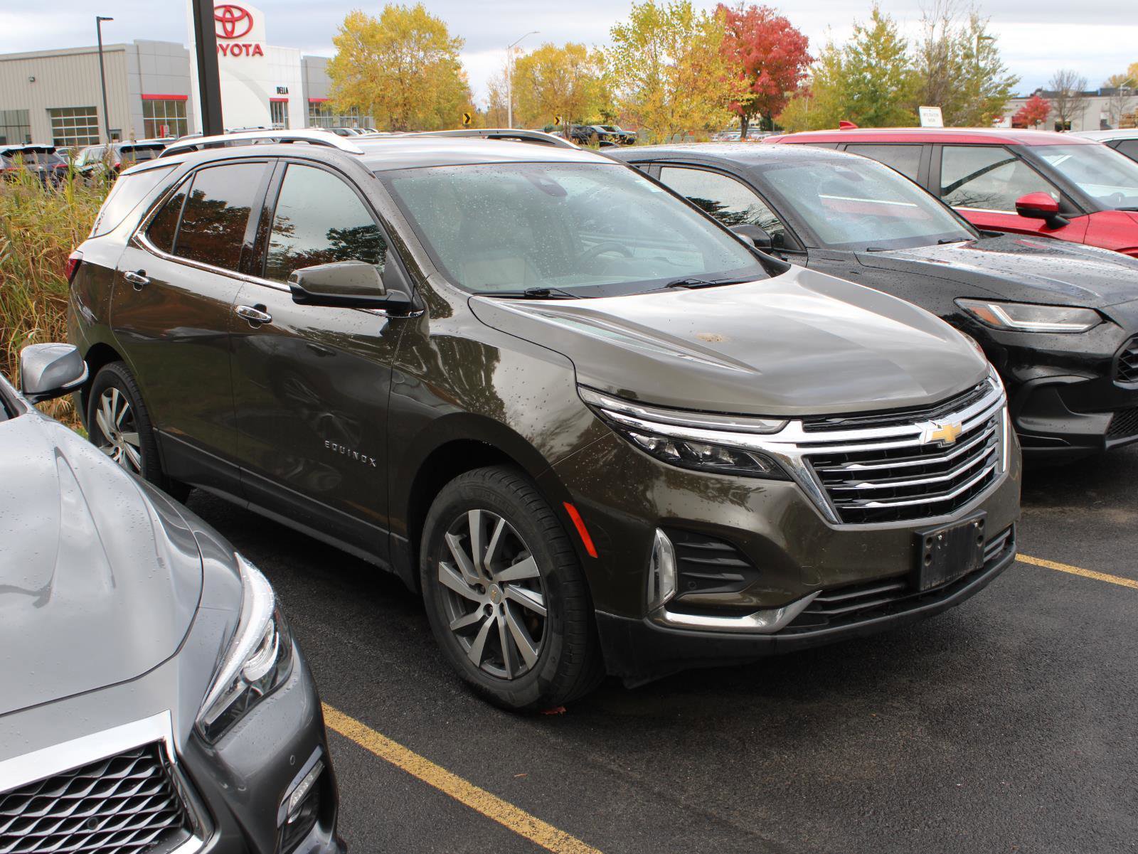 Used 2023 Chevrolet Equinox Premier image 3