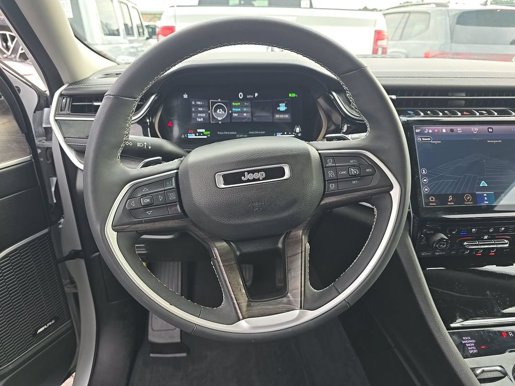 Used 2022 Jeep Grand Cherokee Limited 4xe w/ Luxury Tech Group II AWD/4WD image 5