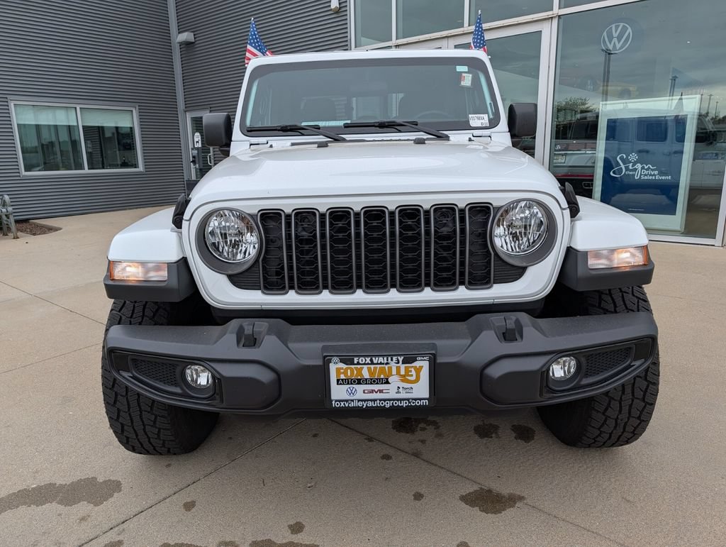 Used 2025 Jeep Gladiator Sport AWD/4WD image 7