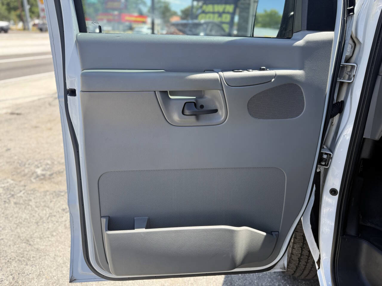Used 2008 Ford E-250 and Econoline 250 RWD image 11