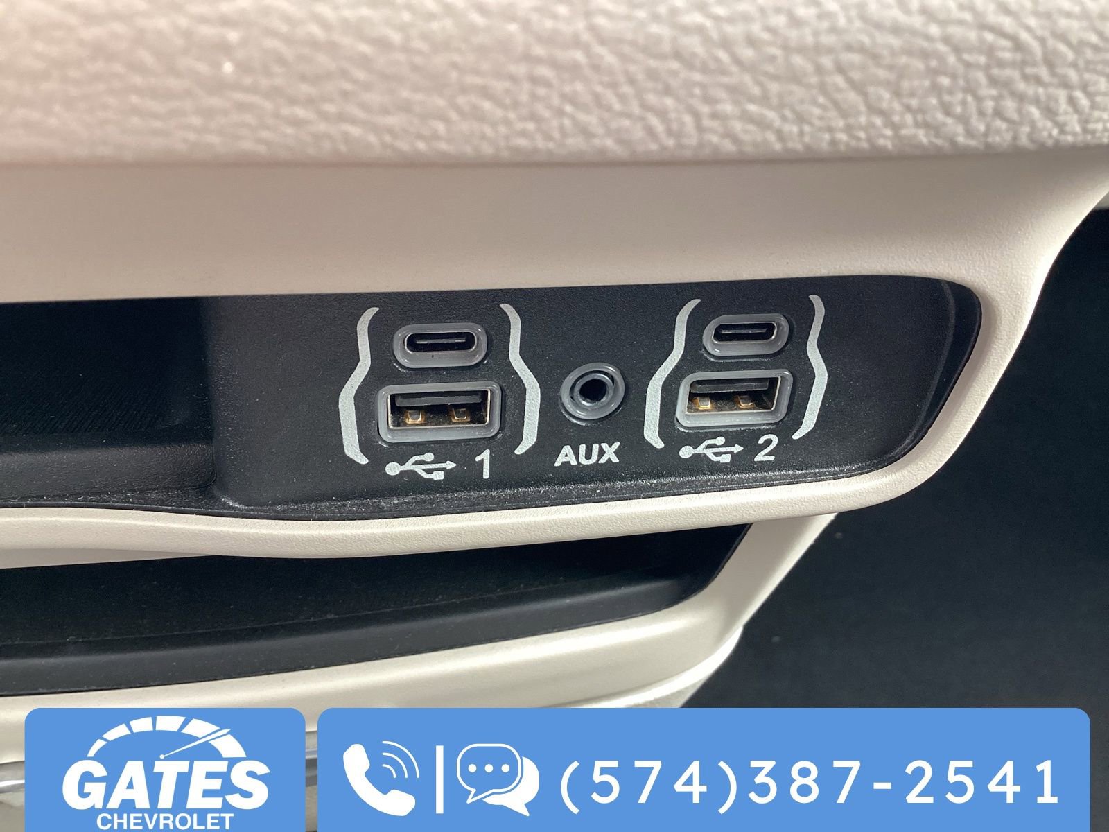 Used 2023 Chrysler Pacifica Touring-L FWD image 28