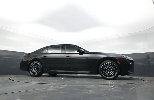 Used 2025 BMW 760i xDrive w/ Executive Package AWD/4WD image 31
