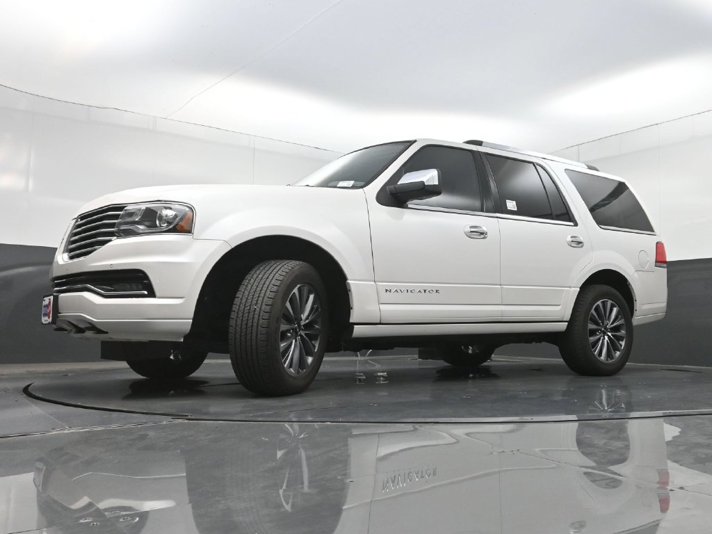 Used 2017 Lincoln Navigator Select RWD image 26