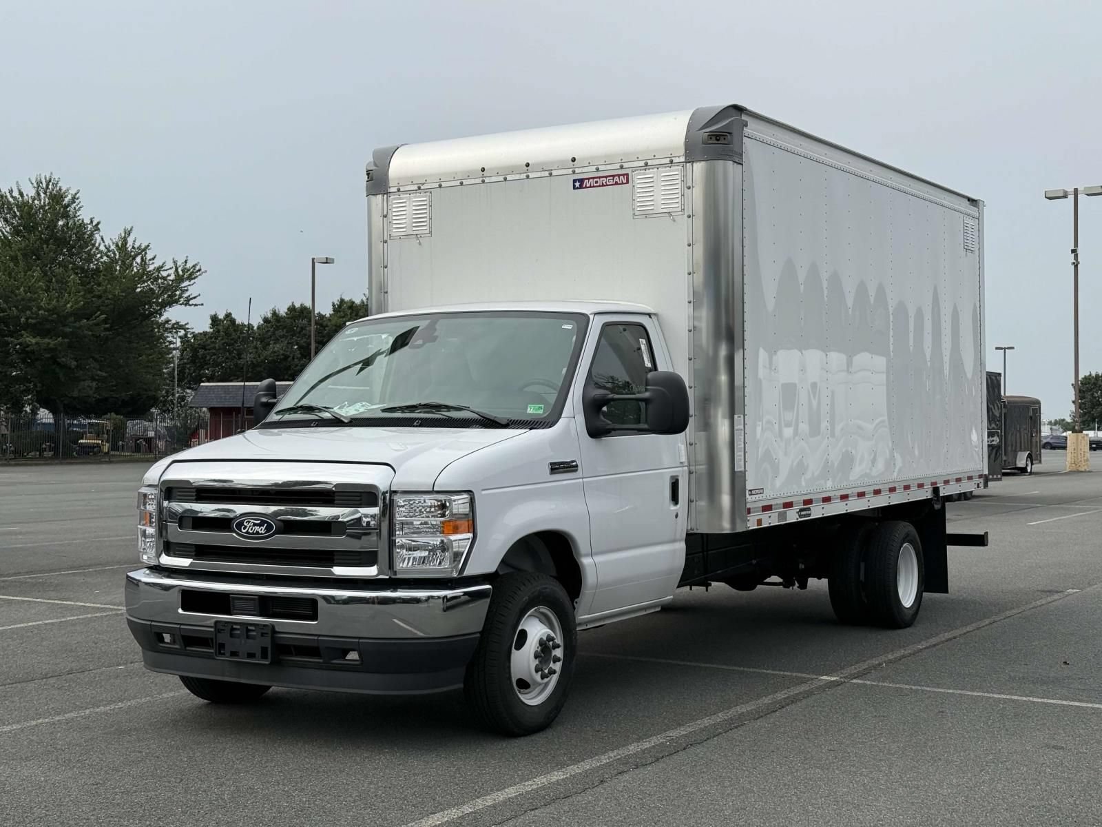 New 2026 Ford E-450 and Econoline 450 Super Duty w/ Driver's Safety Package RWD image 5