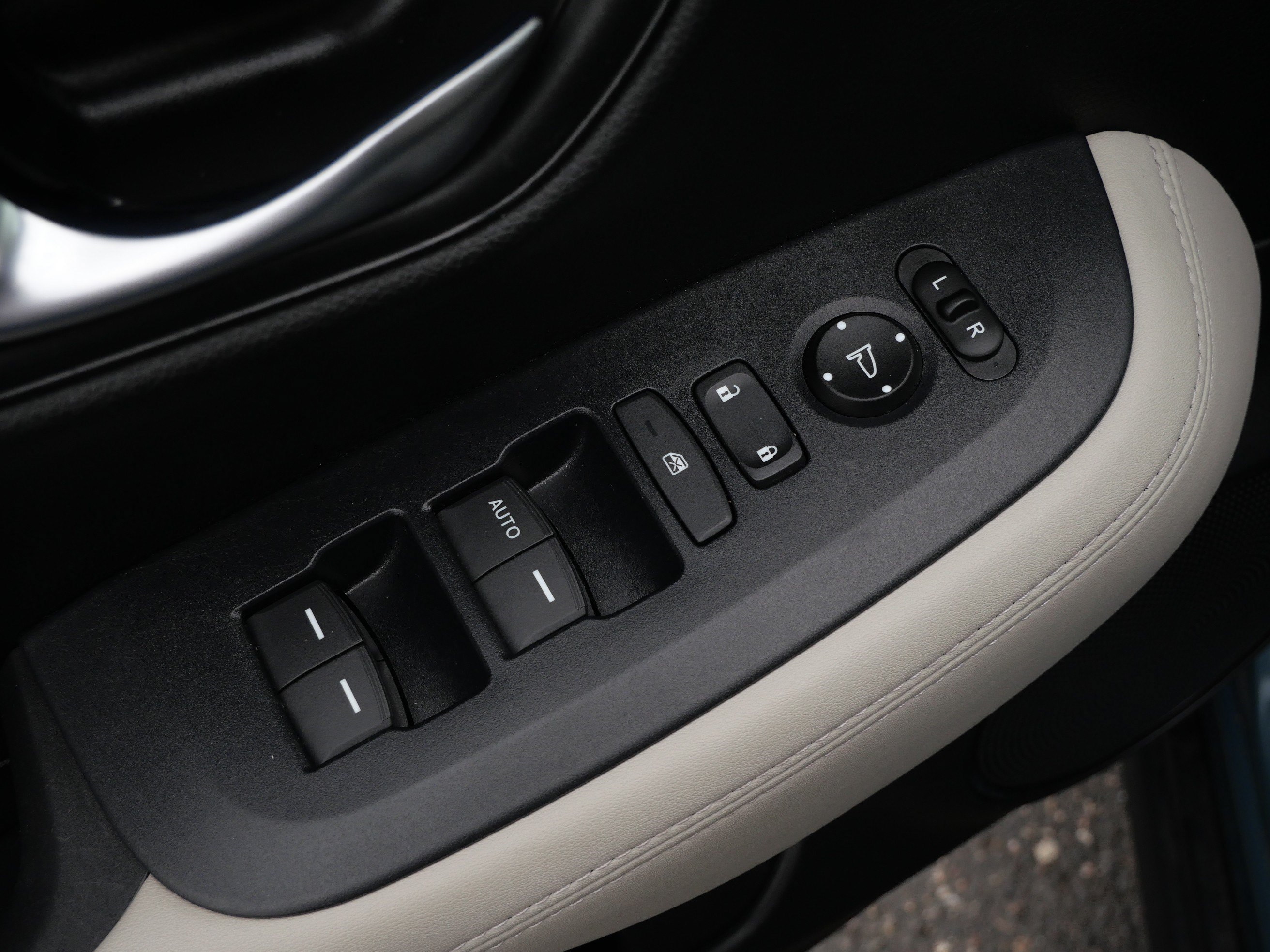 Used 2024 Honda HR-V LX image 19