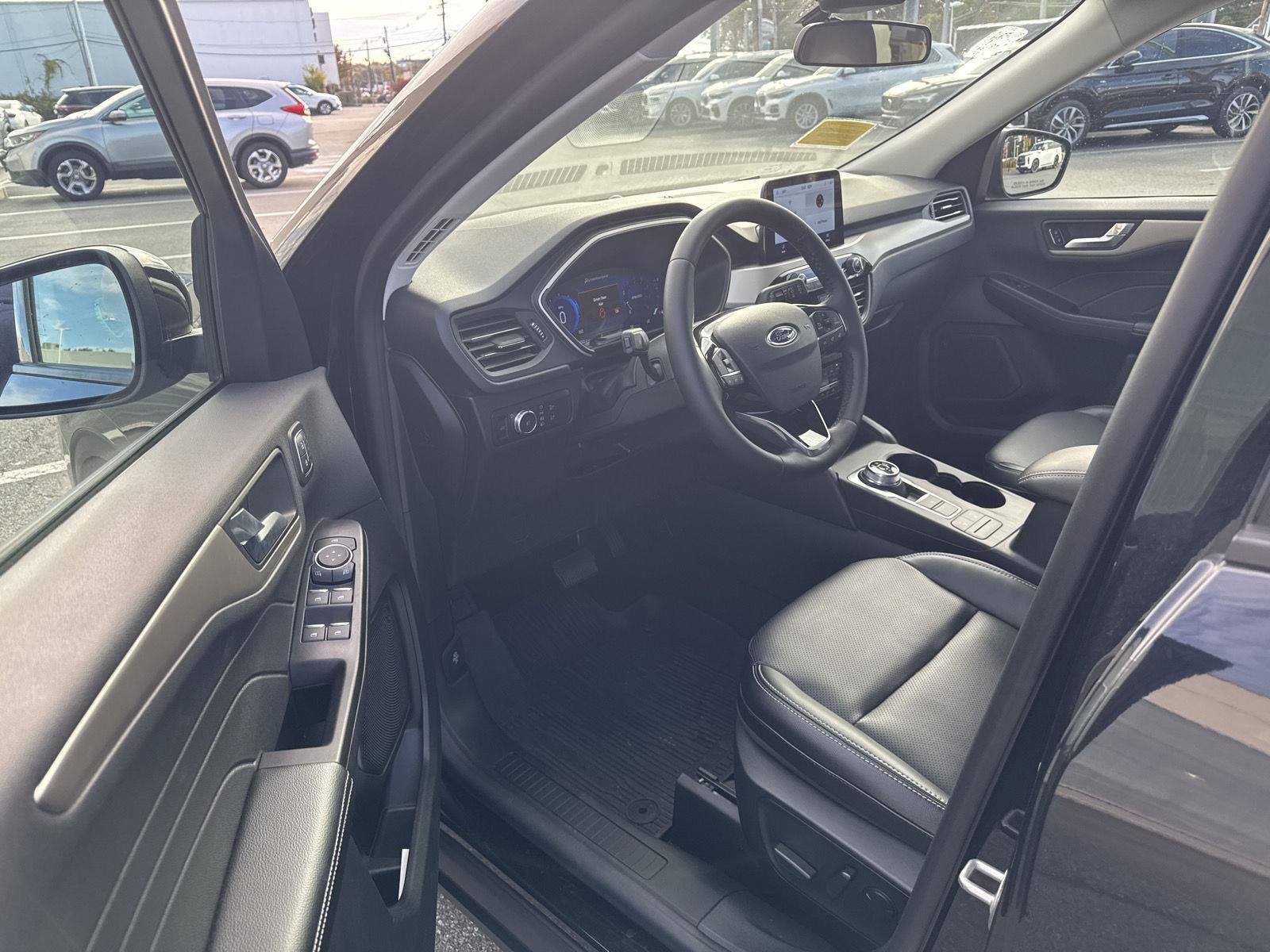 Used 2022 Ford Escape SEL w/ Technology Package image 18