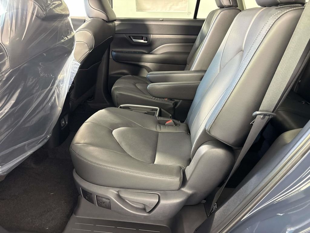 New 2026 Toyota Grand Highlander AWD image 4