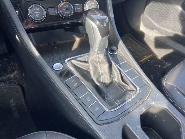 Used 2022 Volkswagen Jetta SE w/ Panoramic Sunroof Package image 14