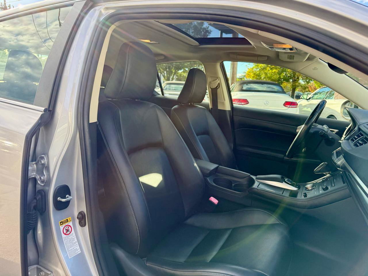Used 2014 Lexus CT 200h FWD image 25