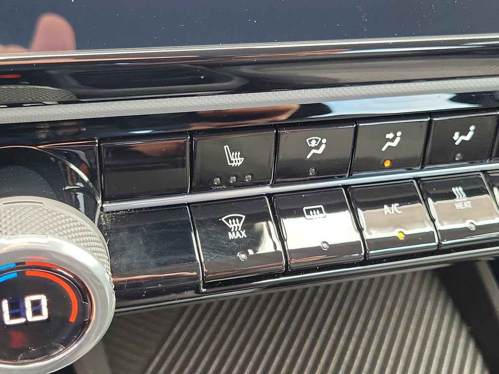 Used 2027 Chevrolet Bolt LT w/ Comfort Package FWD image 11