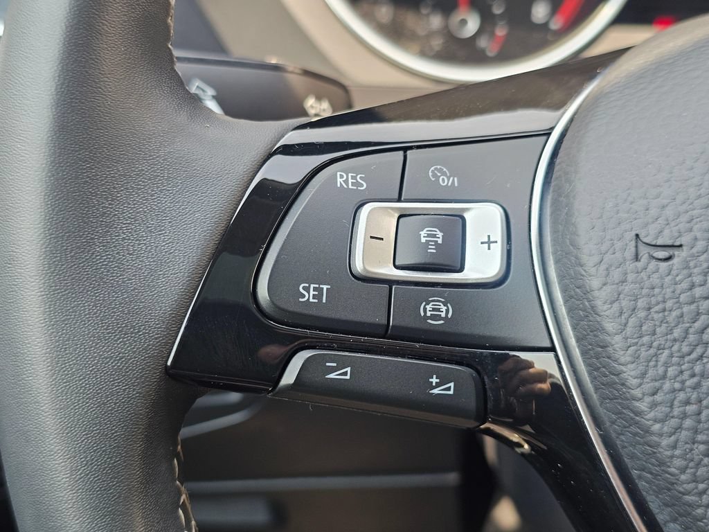 Used 2021 Volkswagen Tiguan SE w/ Panoramic Sunroof Package AWD/4WD image 30