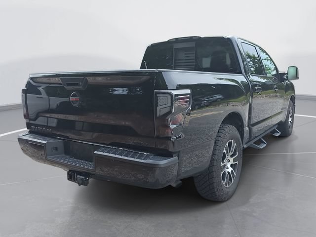 Used 2021 Nissan Titan SV RWD image 4