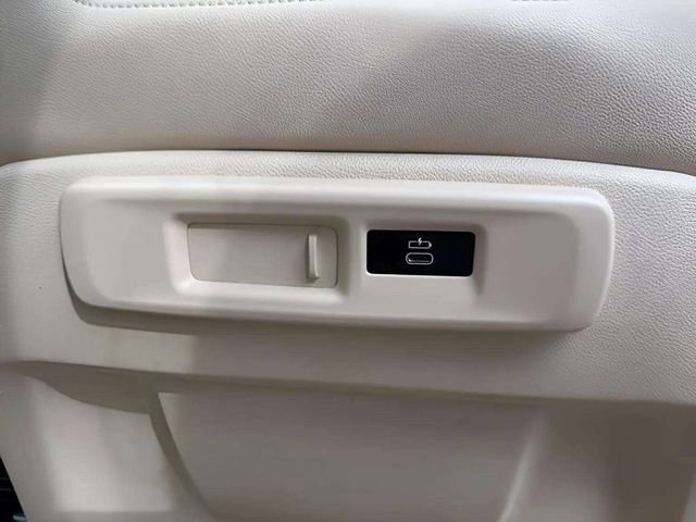 Used 2019 BMW X5 xDrive40i w/ Premium Package 2 image 18