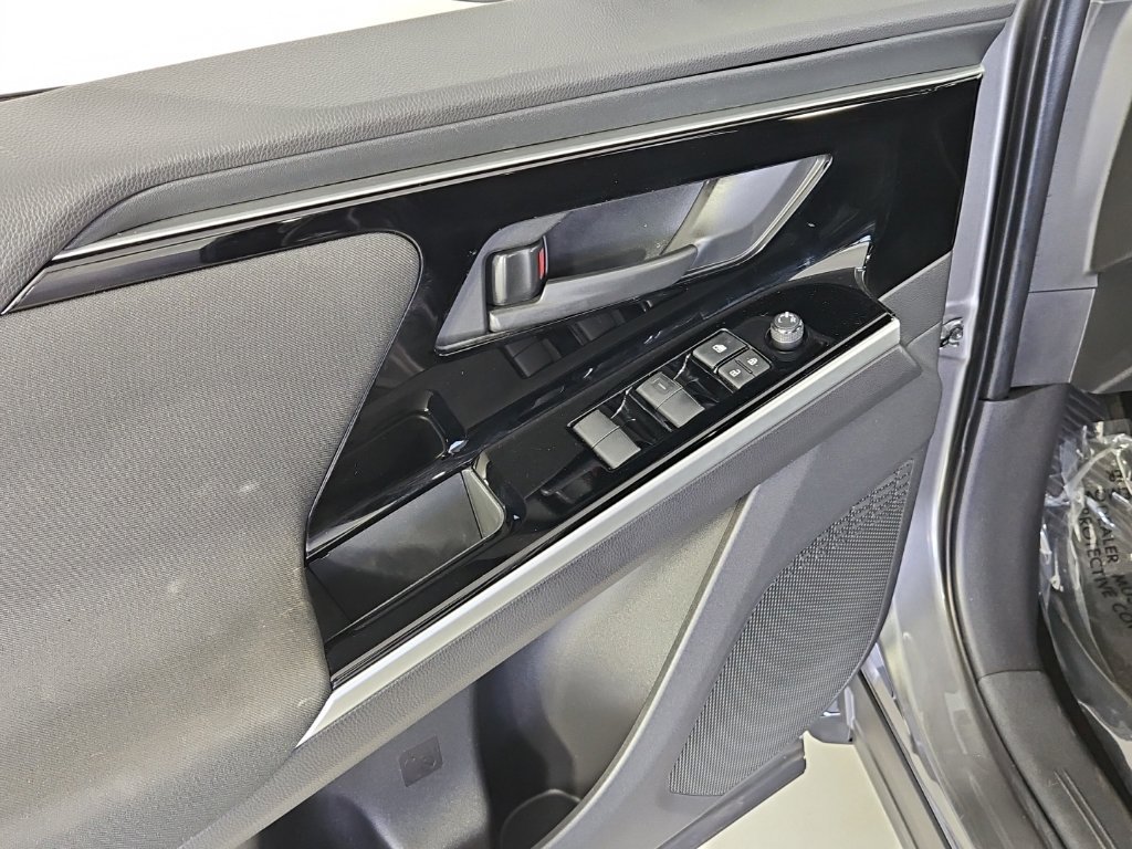 Certified 2023 Subaru Solterra AWD image 12