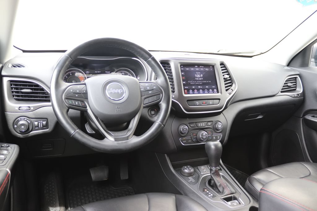 Used 2021 Jeep Cherokee Trailhawk AWD/4WD image 3
