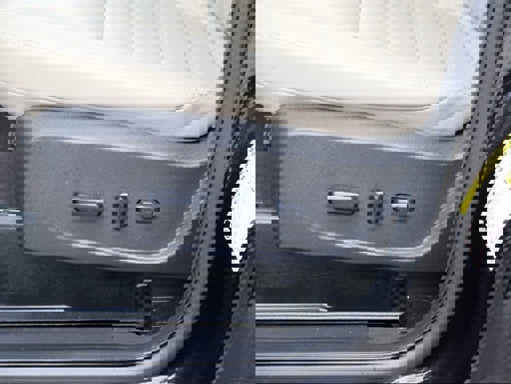 Used 2019 Ford Escape Titanium image 25