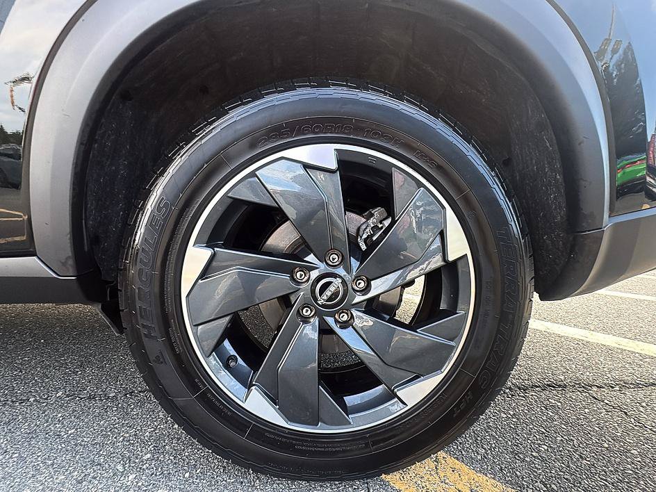 Certified 2025 Nissan Rogue SV AWD/4WD image 10