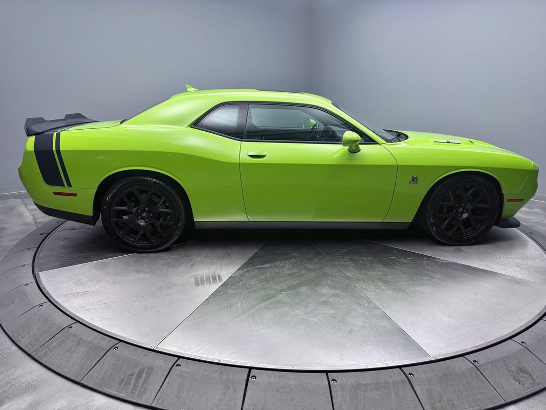 Used 2015 Dodge Challenger R/T Scat Pack w/ Scat Pack Appearance Package RWD image 4