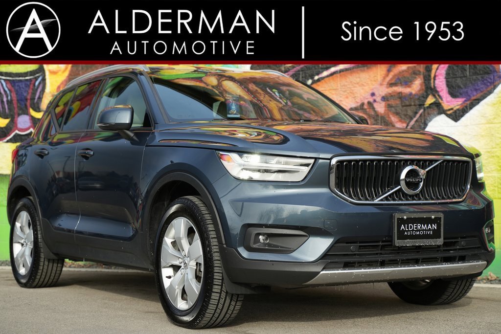 Used 2021 Volvo XC40 T5 Momentum w/ Premium Package image 1