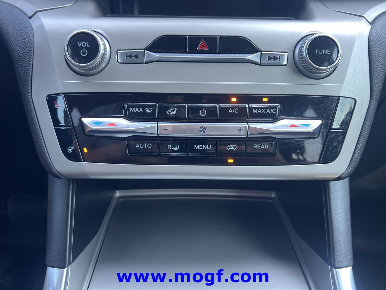Used 2022 Ford Explorer XLT w/ Equipment Group 202A AWD/4WD image 10