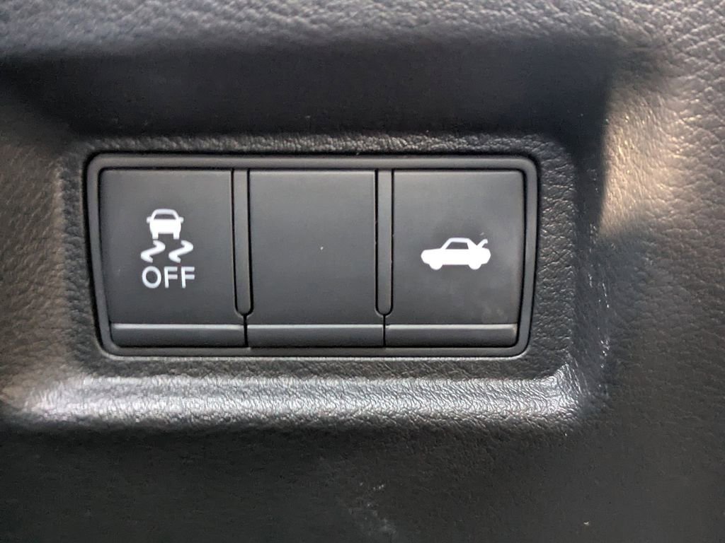 Used 2018 INFINITI Q50 Luxe w/ Cargo Package (L95) image 21